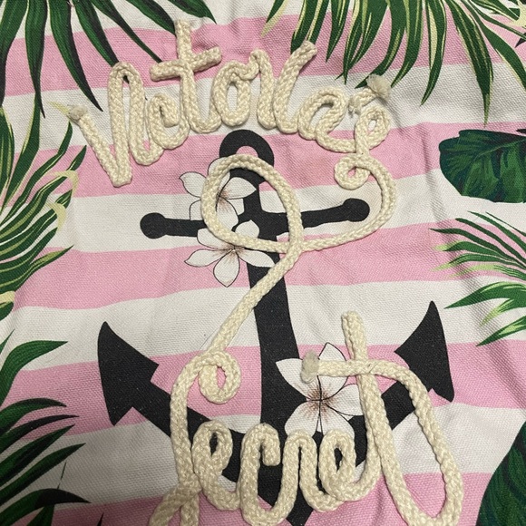 Victoria's Secret Large VS in Paradise
Beach Bag - Picture 3 of 8
